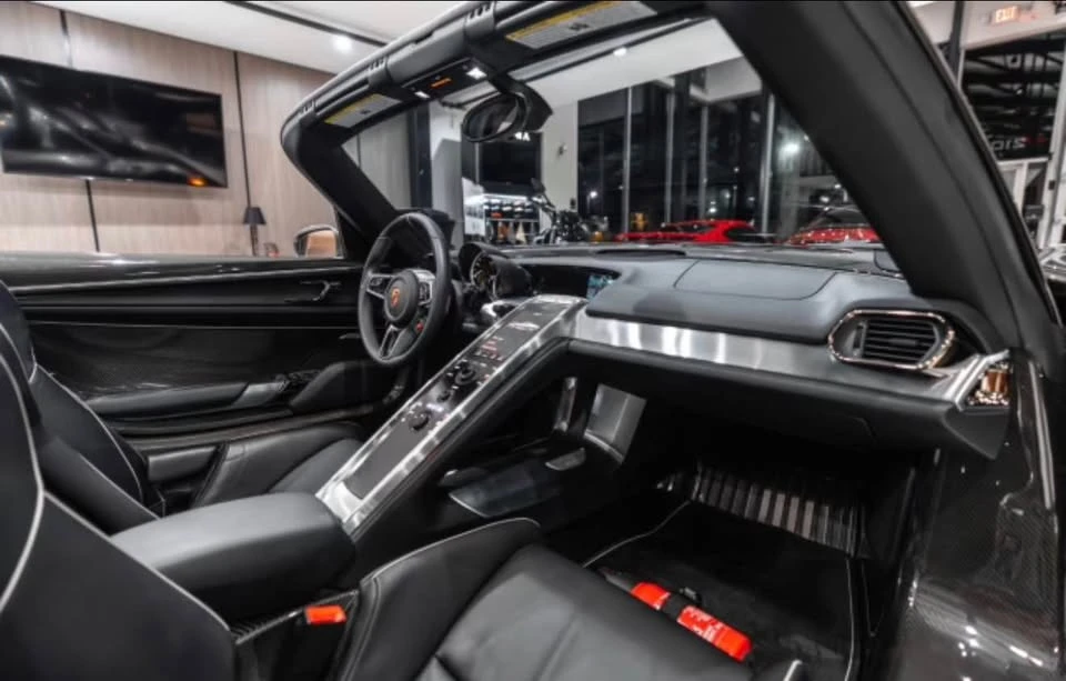 2015 Porsche 918 Spyder - Image 4 of 4