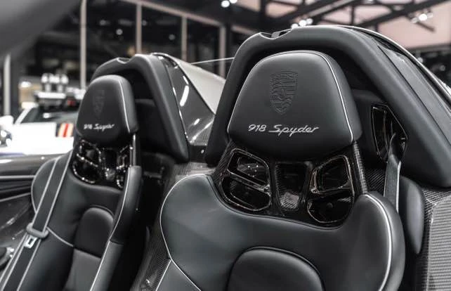 2015 Porsche 918 Spyder - Image 3 of 4