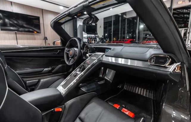 2015 Porsche 918 Spyder - Image 2 of 4
