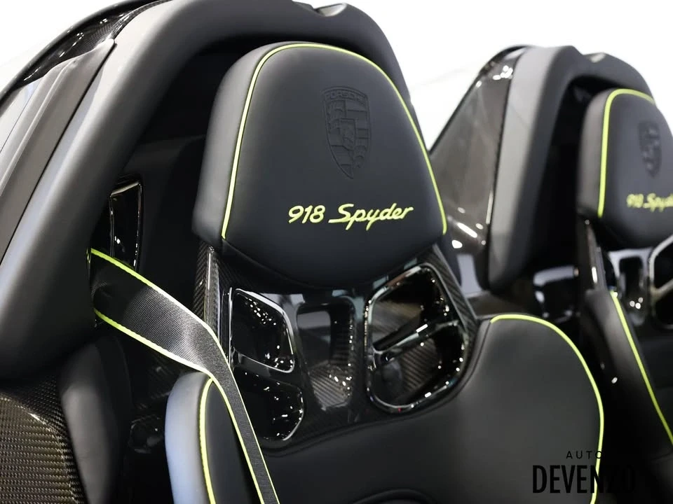2015 Porsche 918 Spyder - Image 14 of 19