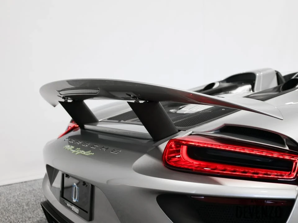 2015 Porsche 918 Spyder - Image 8 of 19