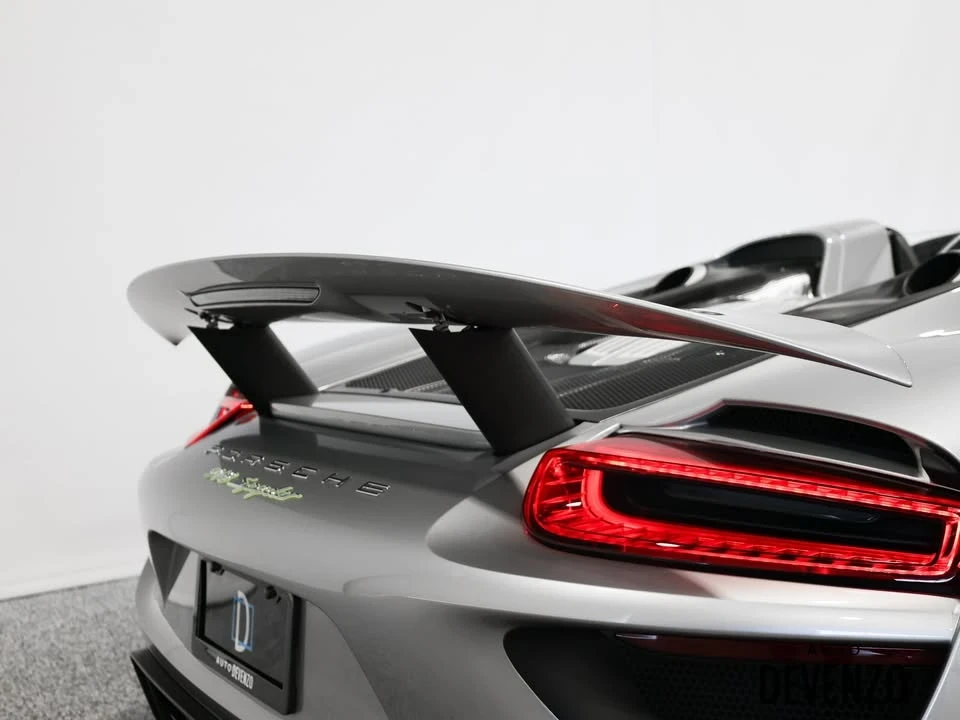 2015 Porsche 918 Spyder - Image 8 of 20