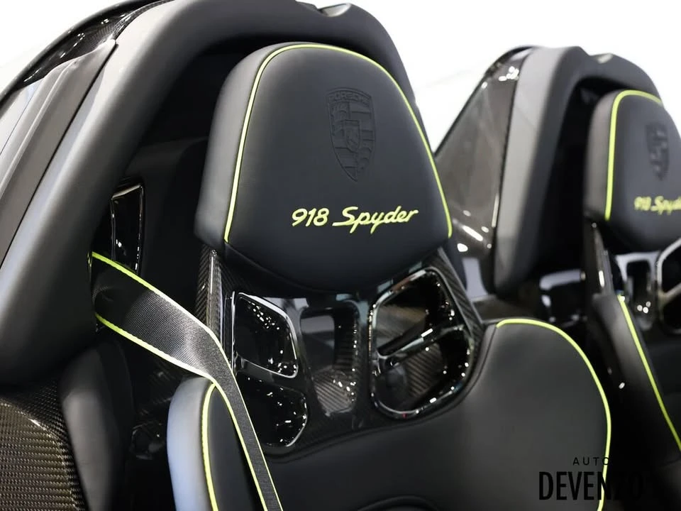2015 Porsche 918 Spyder - Image 13 of 18
