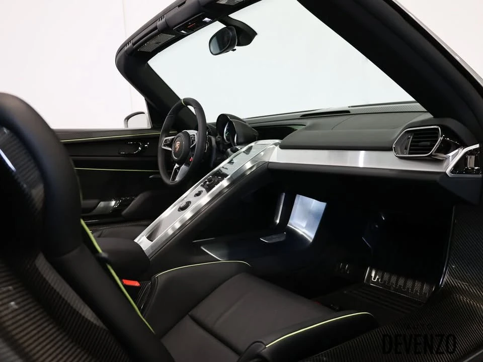 2015 Porsche 918 Spyder - Image 11 of 18
