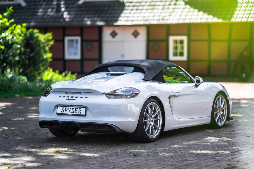2015 Porsche 981 Boxster Spyder - Image 5 of 31