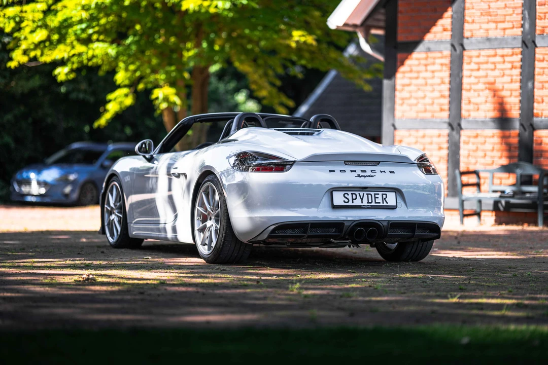 2015 Porsche 981 Boxster Spyder - Image 14 of 31