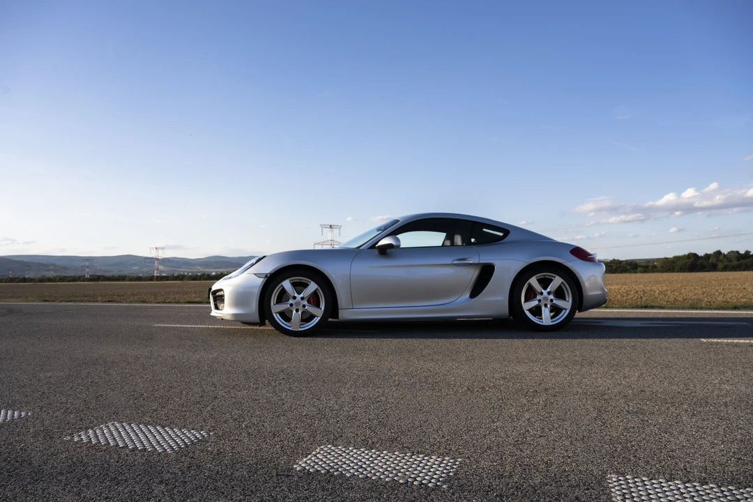 2015 Porsche 981 Cayman S - Image 4 of 31