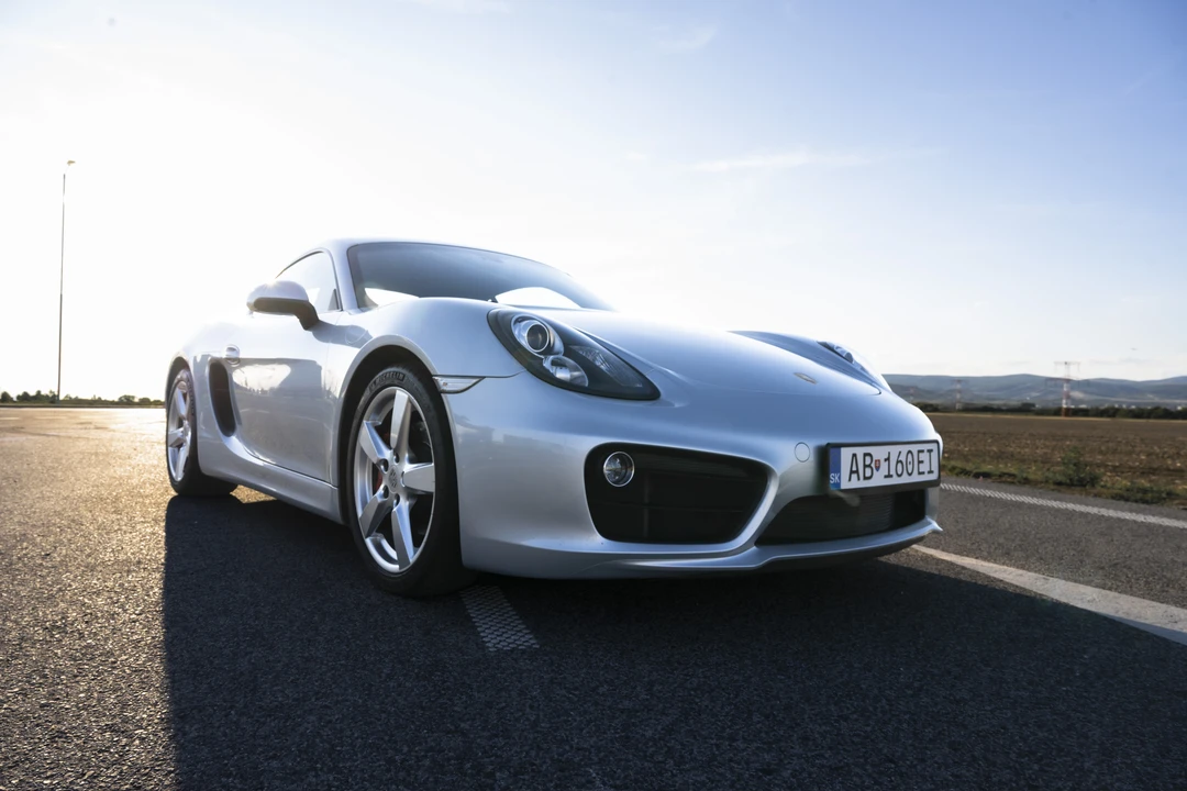 2015 Porsche 981 Cayman S - Image 7 of 31