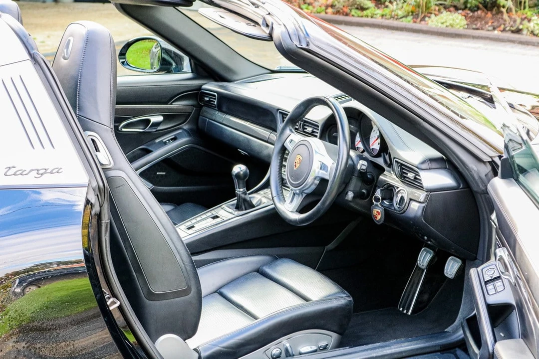 2015 Porsche 991 Targa 4 GTS - Image 10 of 30