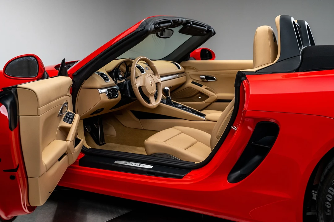 2015 Porsche 981 Boxster - Image 2 of 31