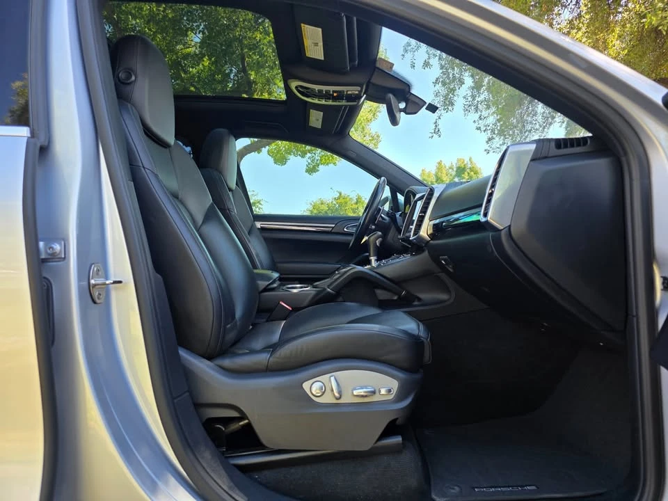2015 Porsche 958 Cayenne - Image 16 of 17