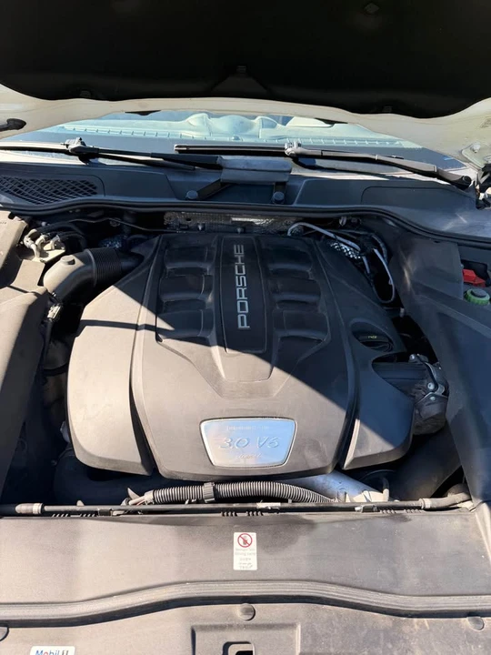 2015 Porsche 958 Cayenne Diesel - Image 9 of 20