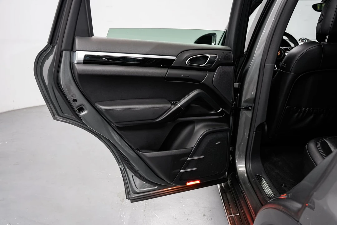 2015 Porsche 958 Cayenne Diesel - Image 30 of 31