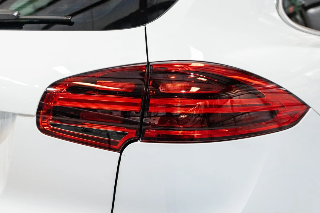 2015 Porsche 958 Cayenne Diesel - Image 18 of 31