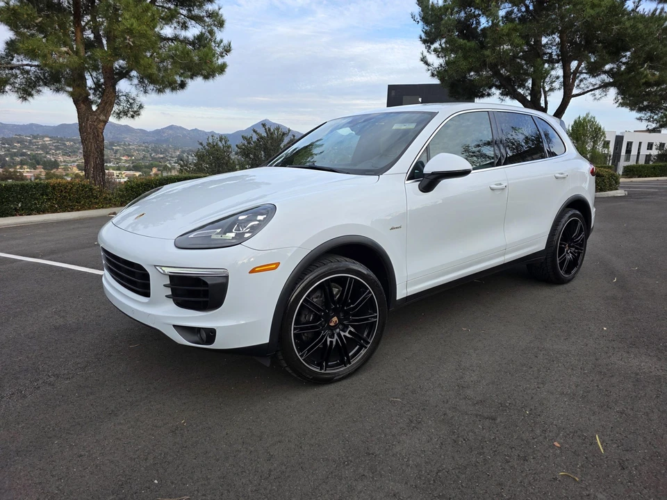 2015 Porsche 958 Cayenne Diesel - Image 2 of 31
