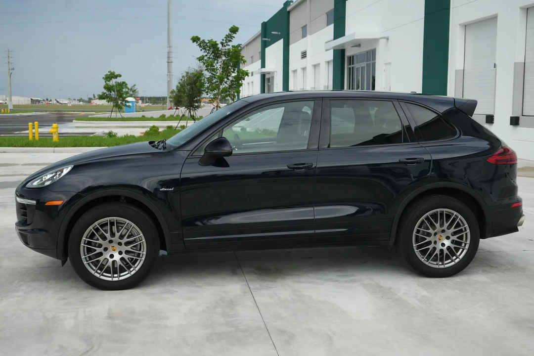 2015 Porsche 958 Cayenne Diesel - Image 3 of 31