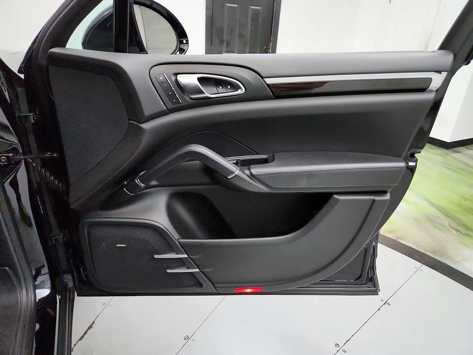 2015 Porsche 958 Cayenne Diesel - Image 29 of 31