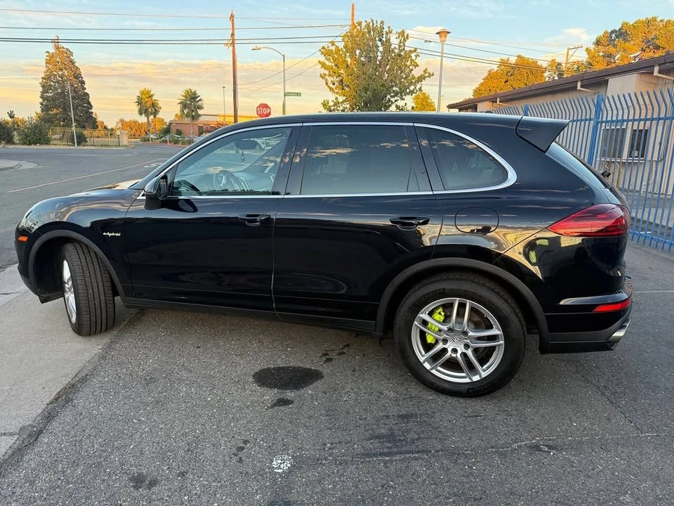 2015 Porsche 958 Cayenne - Image 9 of 20