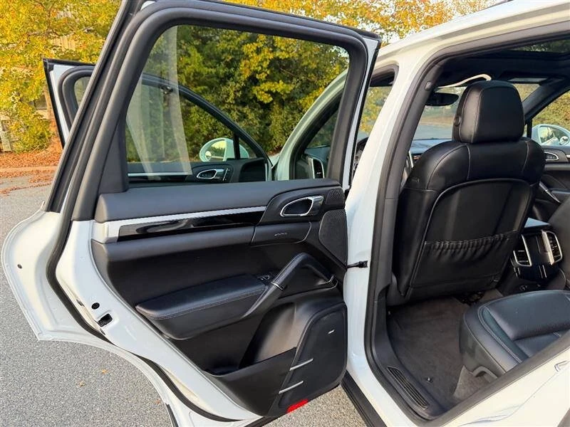 2015 Porsche 958 Cayenne - Image 16 of 20