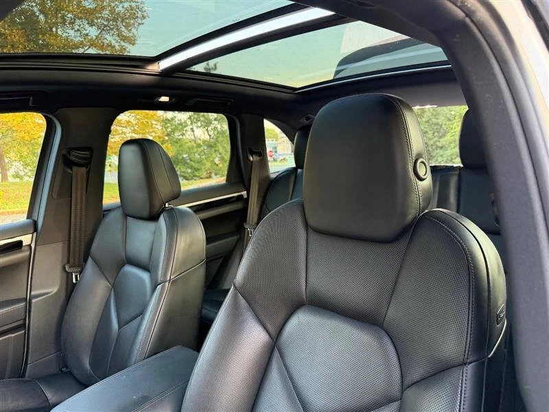 2015 Porsche 958 Cayenne - Image 10 of 20