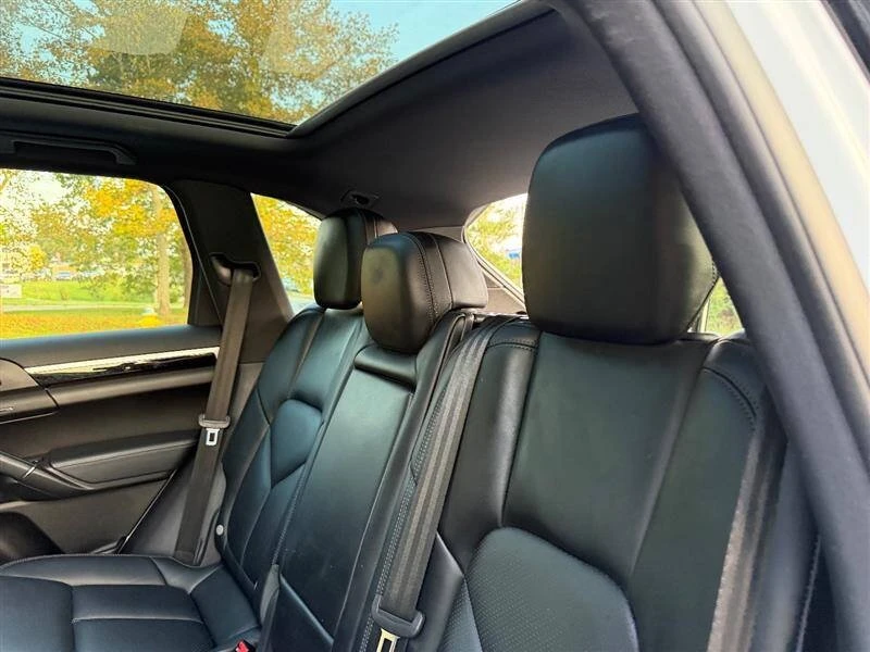 2015 Porsche 958 Cayenne - Image 14 of 20