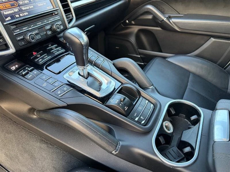 2015 Porsche 958 Cayenne - Image 11 of 20