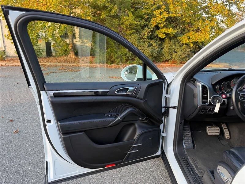 2015 Porsche 958 Cayenne - Image 12 of 20