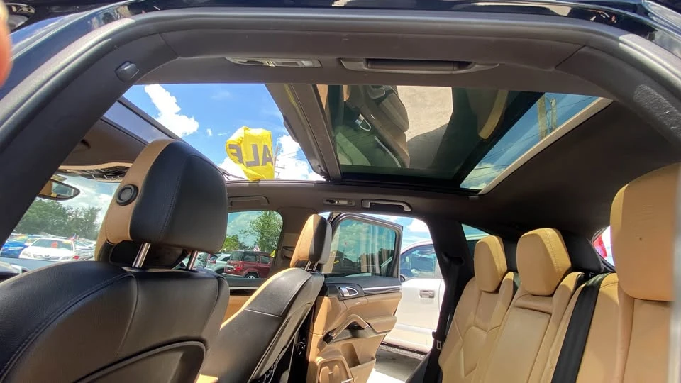 2015 Porsche 958 Cayenne - Image 11 of 20