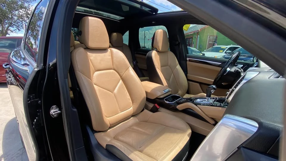 2015 Porsche 958 Cayenne - Image 16 of 20