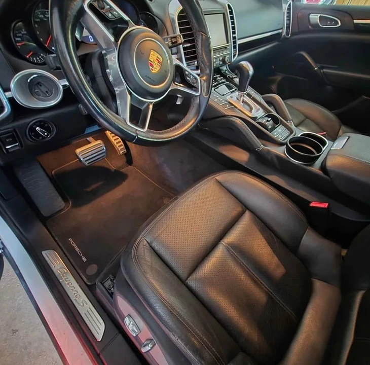 2015 Porsche 958 Cayenne S - Image 9 of 10