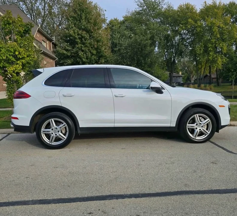 2015 Porsche 958 Cayenne S - Image 6 of 10