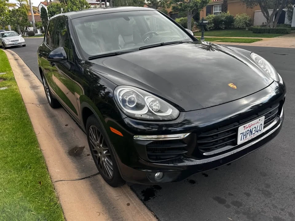 2015 Porsche 958 Cayenne S - Image 2 of 10