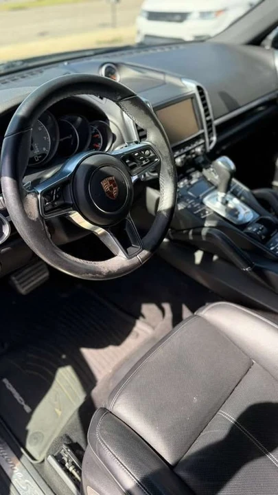 2015 Porsche 958 Cayenne S - Image 9 of 19
