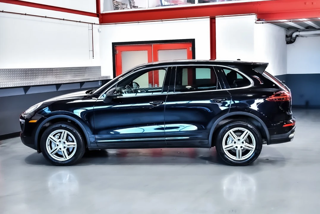 2015 Porsche 958 Cayenne S - Image 3 of 30