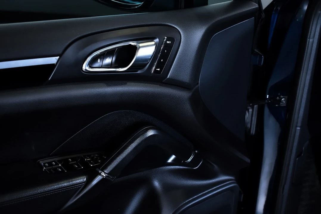 2015 Porsche 958 Cayenne S - Image 28 of 31