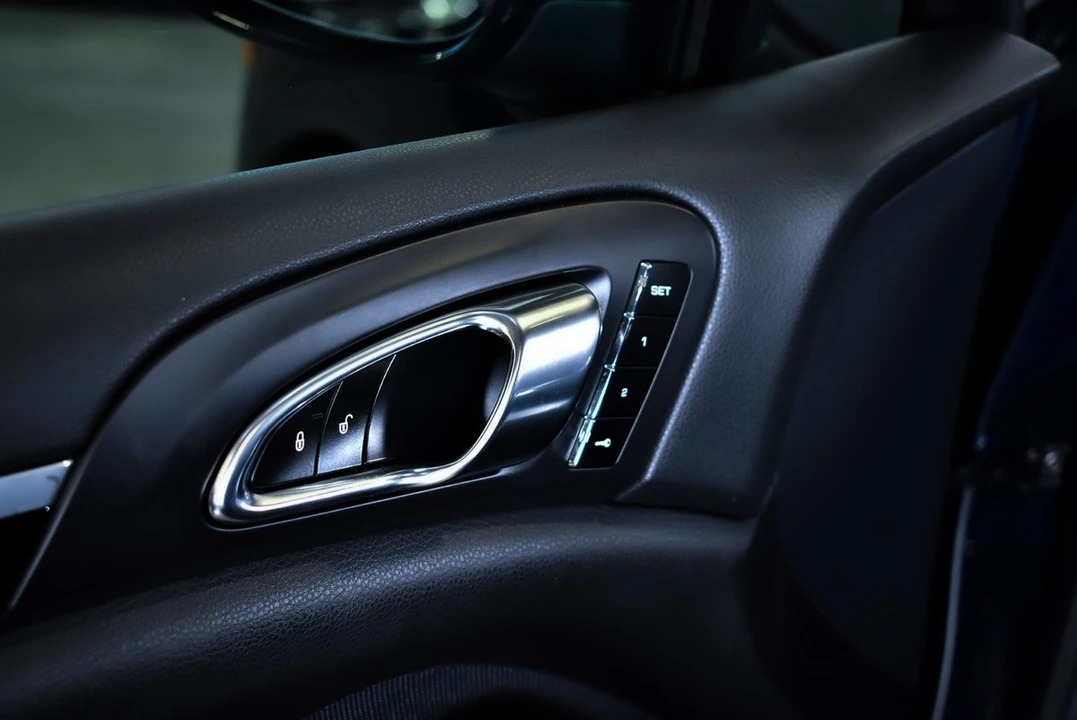 2015 Porsche 958 Cayenne S - Image 29 of 31