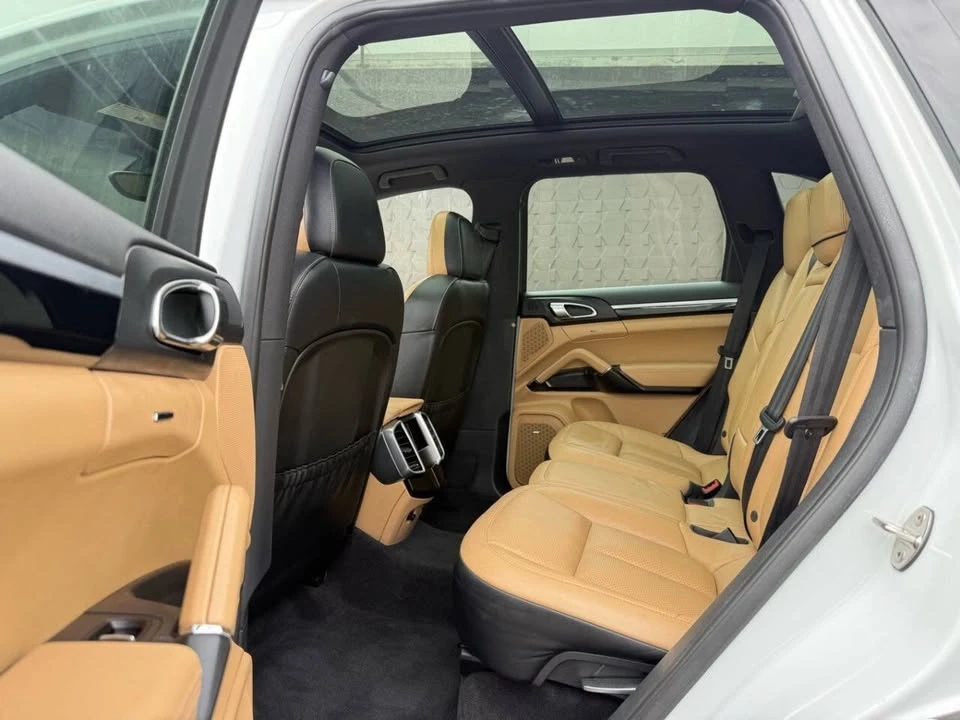 2015 Porsche 958 Cayenne S - Image 8 of 20