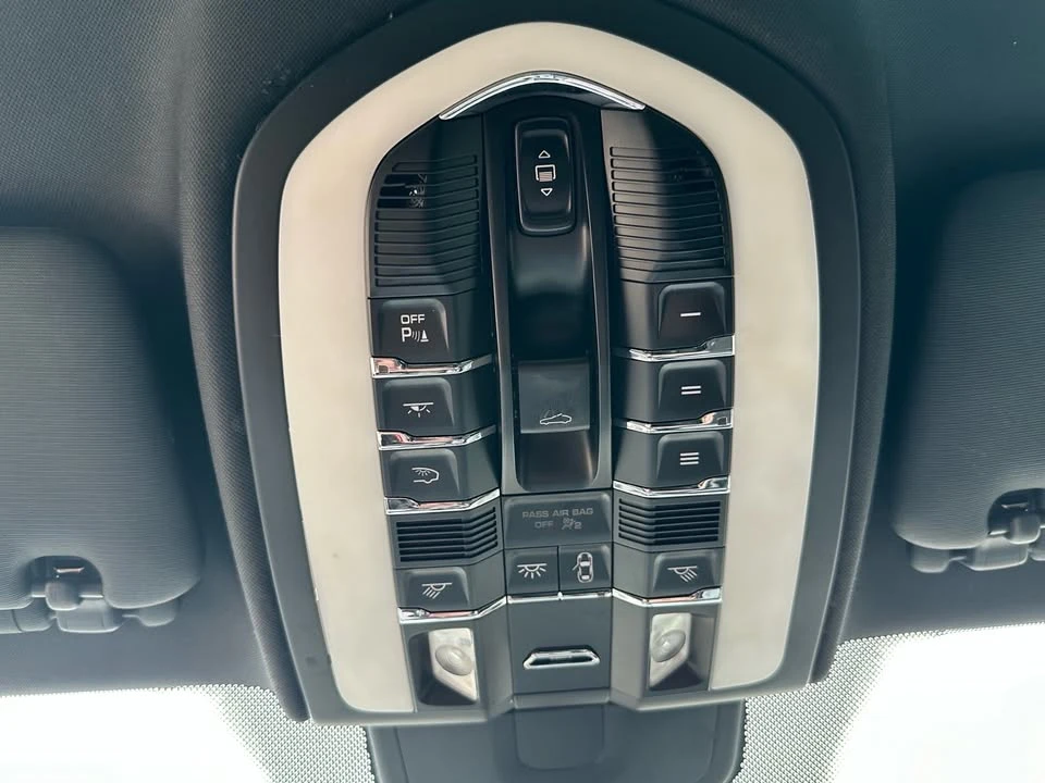 2015 Porsche 958 Cayenne S - Image 14 of 18