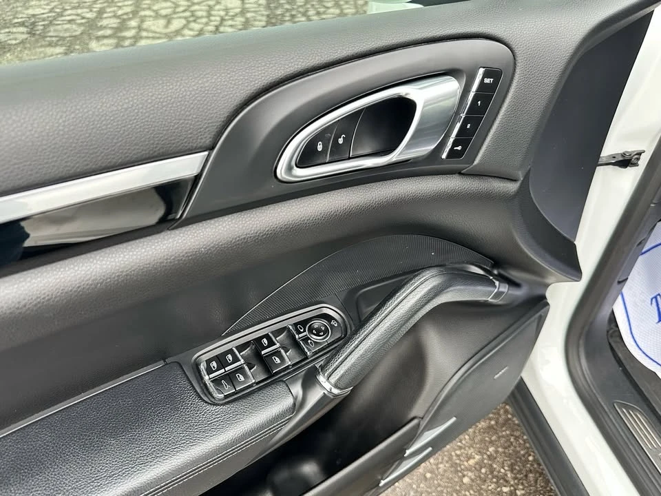 2015 Porsche 958 Cayenne S - Image 11 of 18