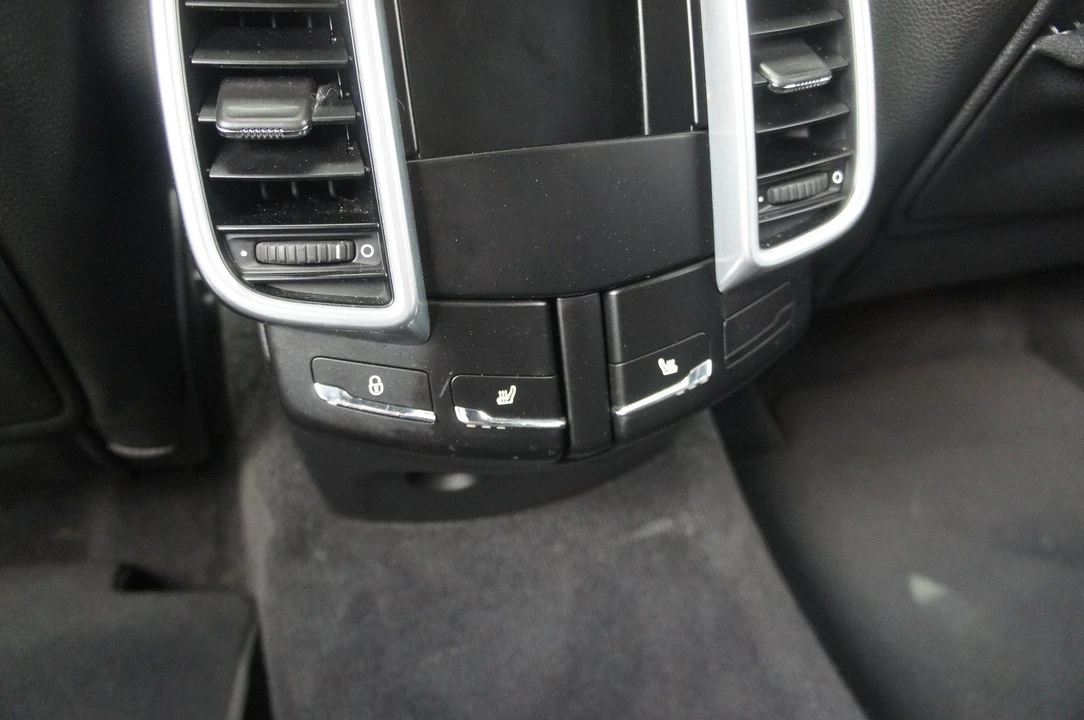 2015 Porsche 958 Cayenne S - Image 15 of 26