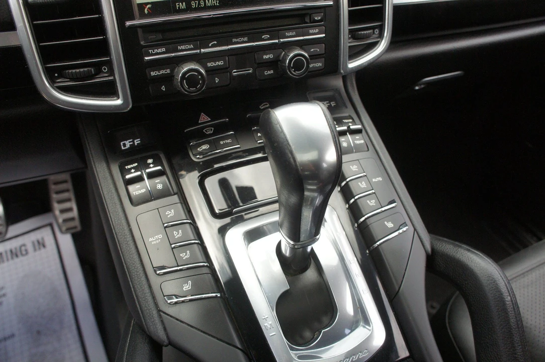 2015 Porsche 958 Cayenne S - Image 19 of 26