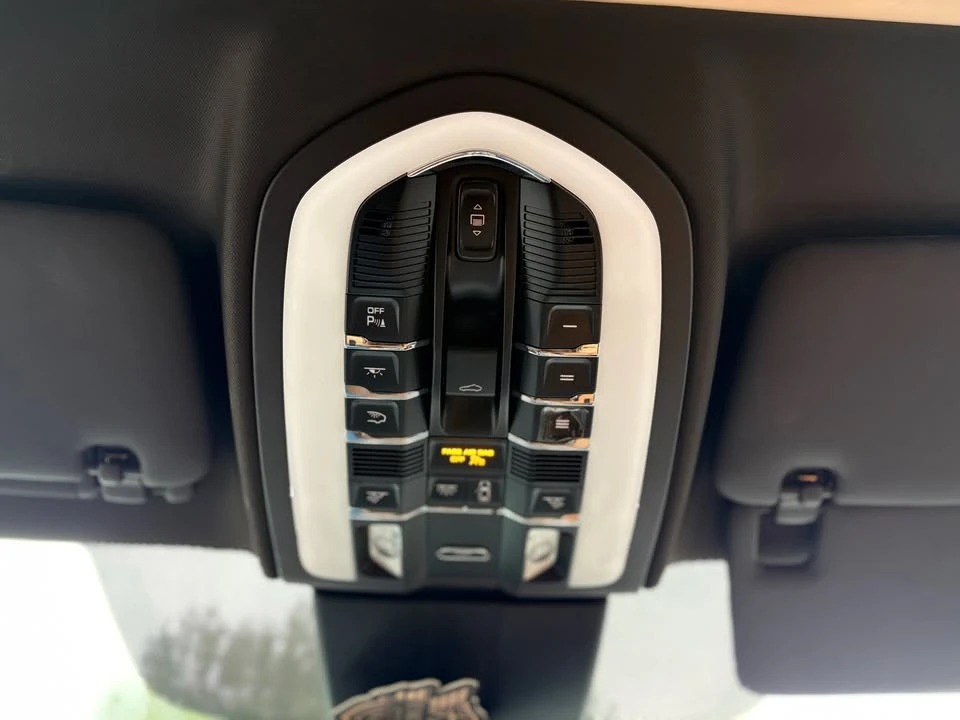 2015 Porsche Cayenne - Image 12 of 15
