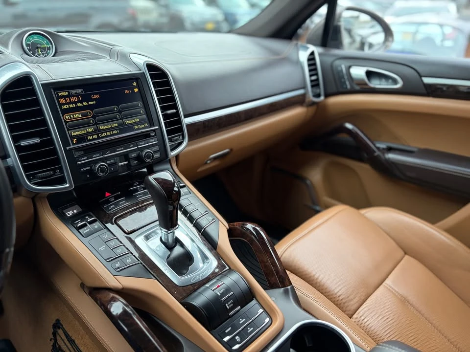 2015 Porsche Cayenne - Image 10 of 15