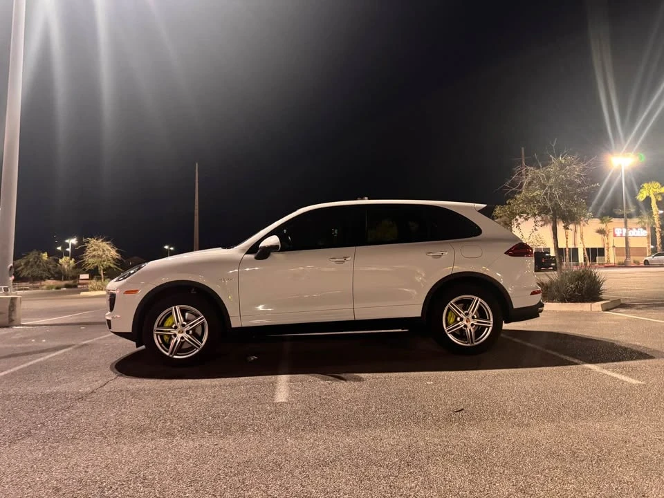 2015 Porsche 958 Cayenne S - Image 3 of 20