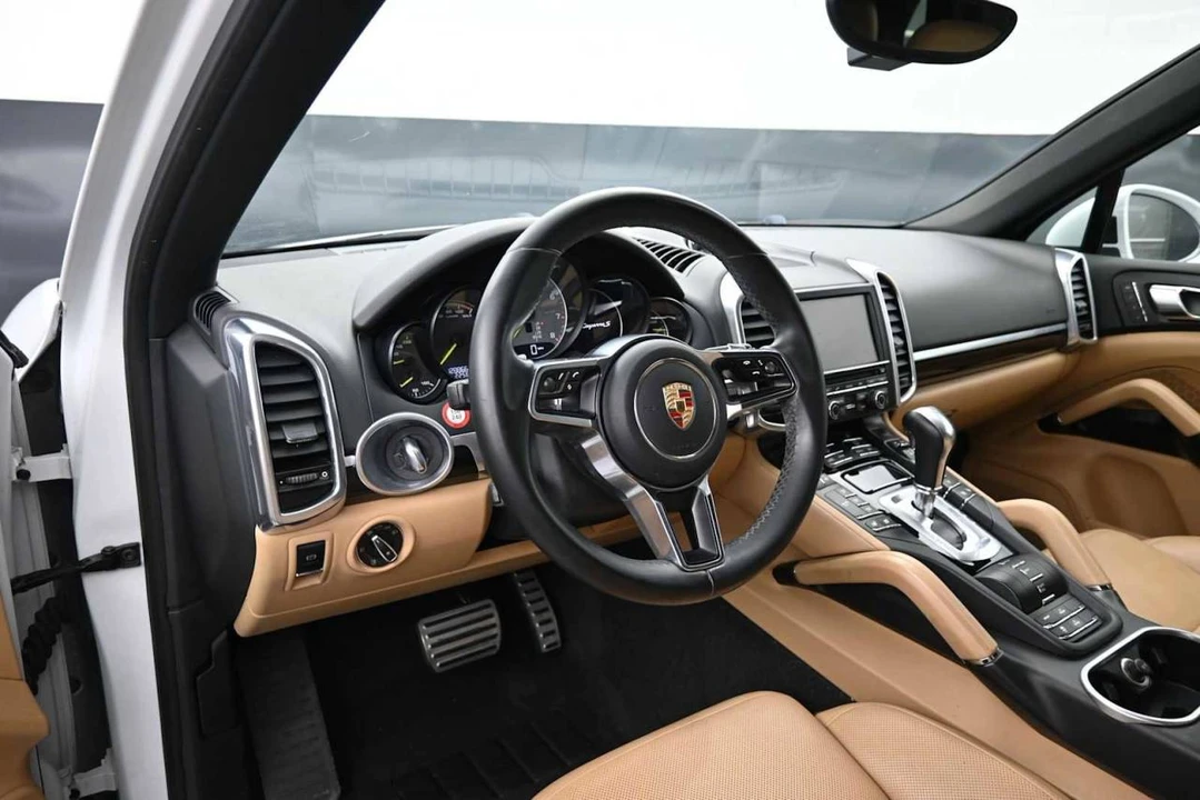 2015 Porsche 958 Cayenne - Image 4 of 5