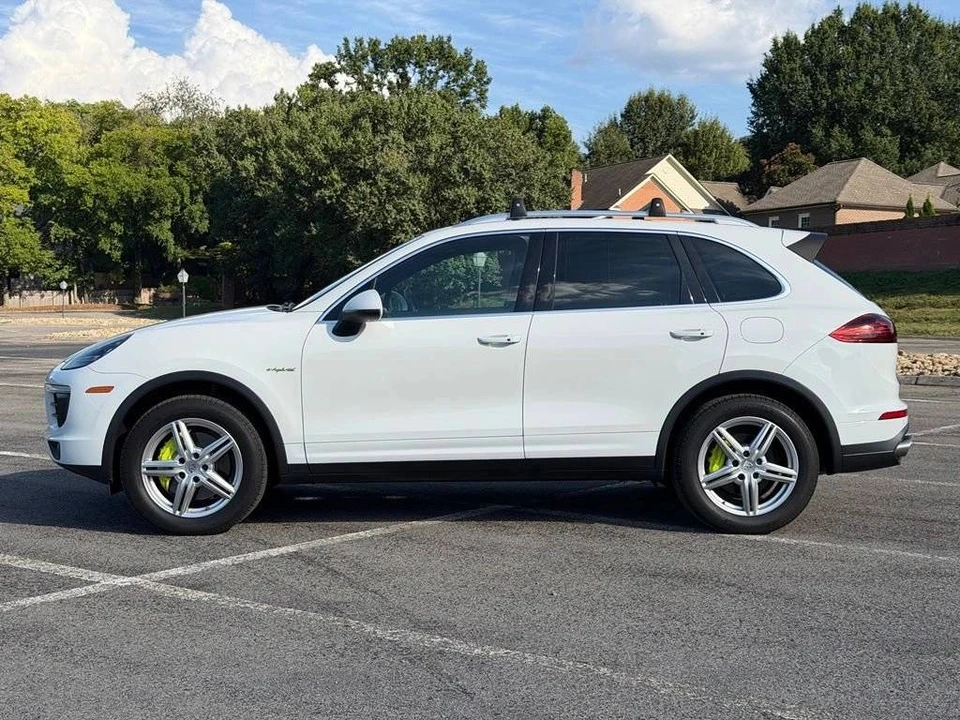 2015 Porsche 958 Cayenne - Image 2 of 4