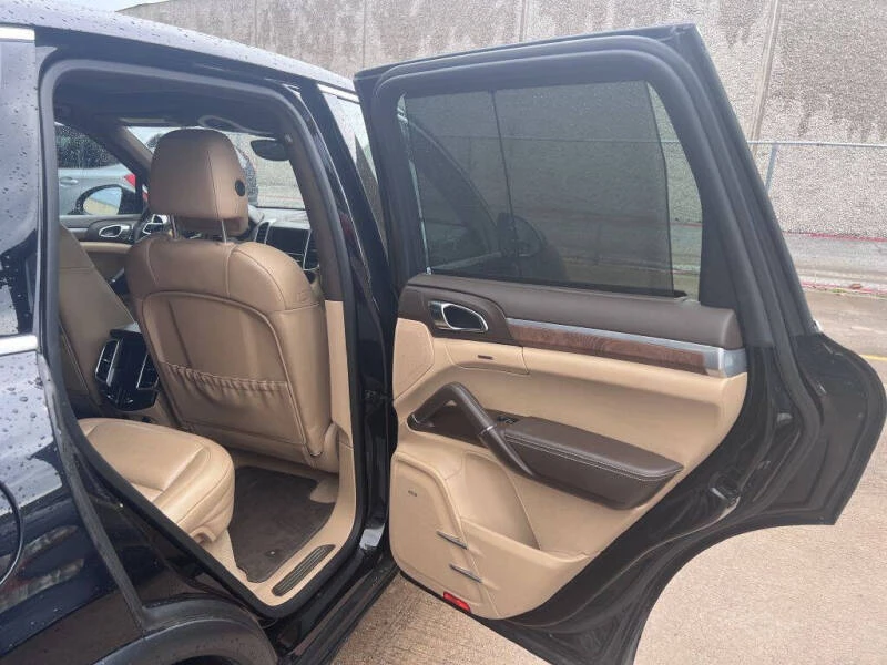 2015 Porsche 958 Cayenne - Image 9 of 24