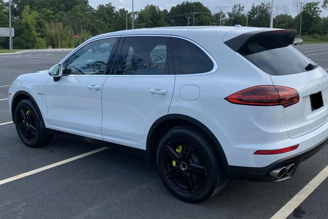 2015 Porsche 958 Cayenne S - Image 4 of 31