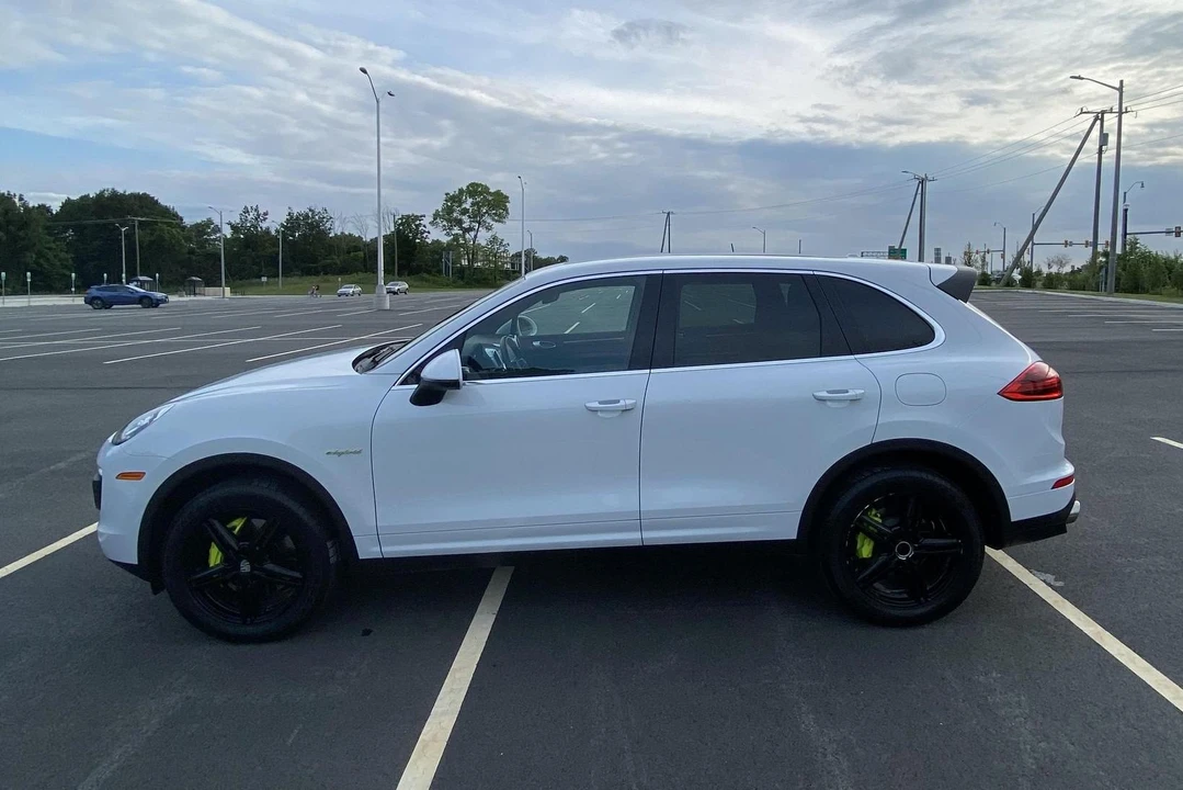 2015 Porsche 958 Cayenne S - Image 3 of 31
