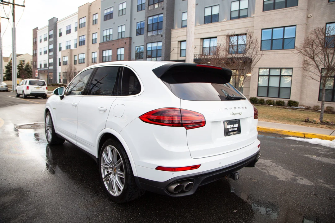 2015 Porsche 958 Cayenne S - Image 18 of 31